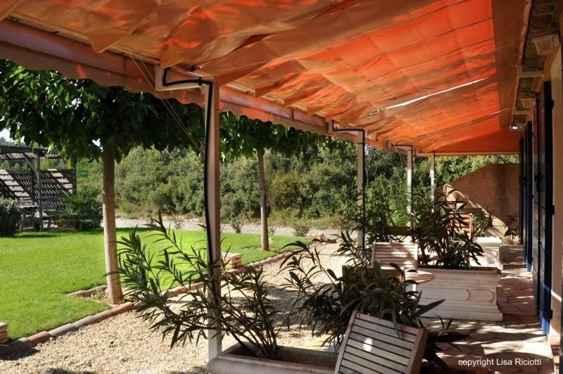 Les Hotes De La Combe Mouis Creissan ภายนอก รูปภาพ