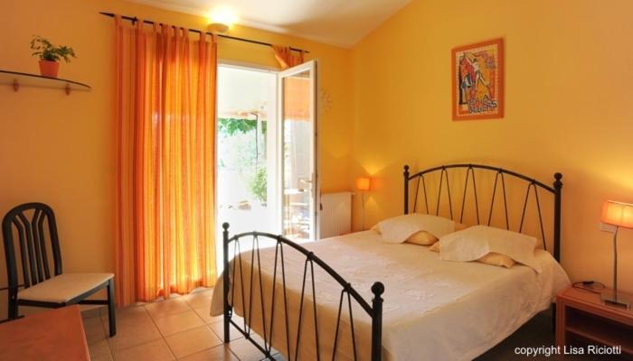 Les Hotes De La Combe Mouis Creissan ห้อง รูปภาพ